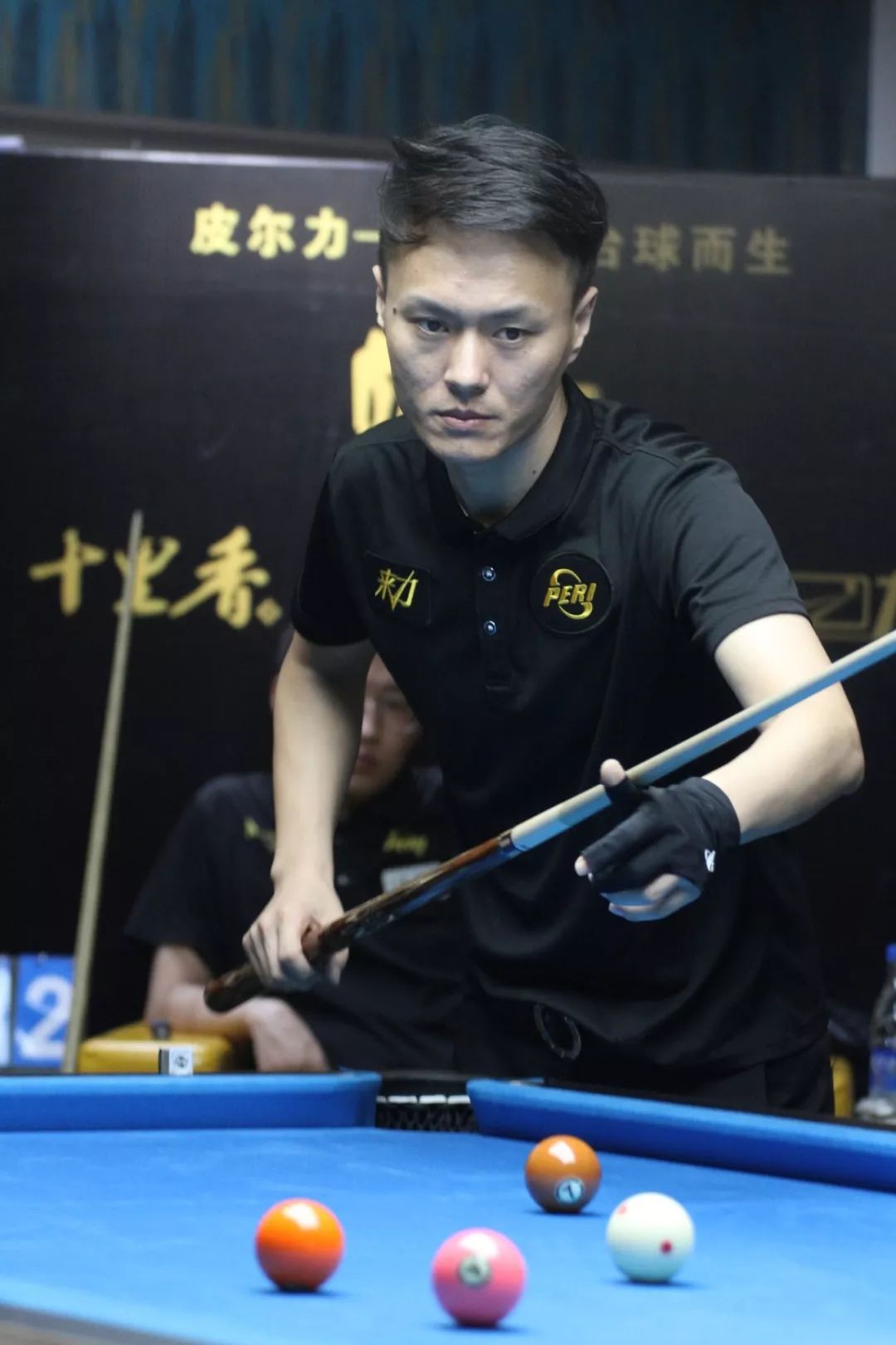 被一垒手接 被一垒手接